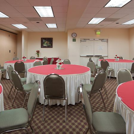 Holiday Inn Express & Suites Tracy By Ihg Экстерьер фото